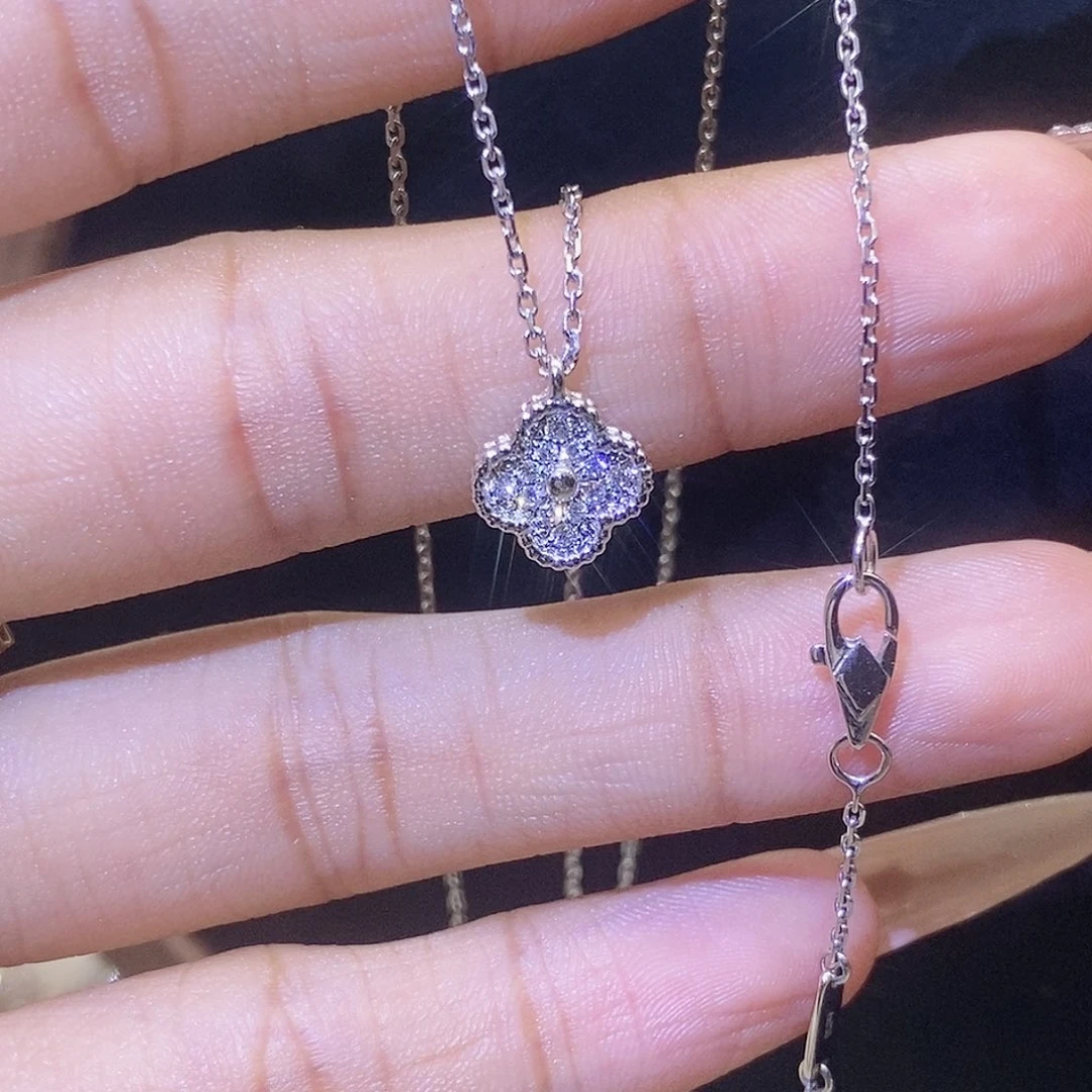 项链钻石铂Pt950镶嵌四叶草项链