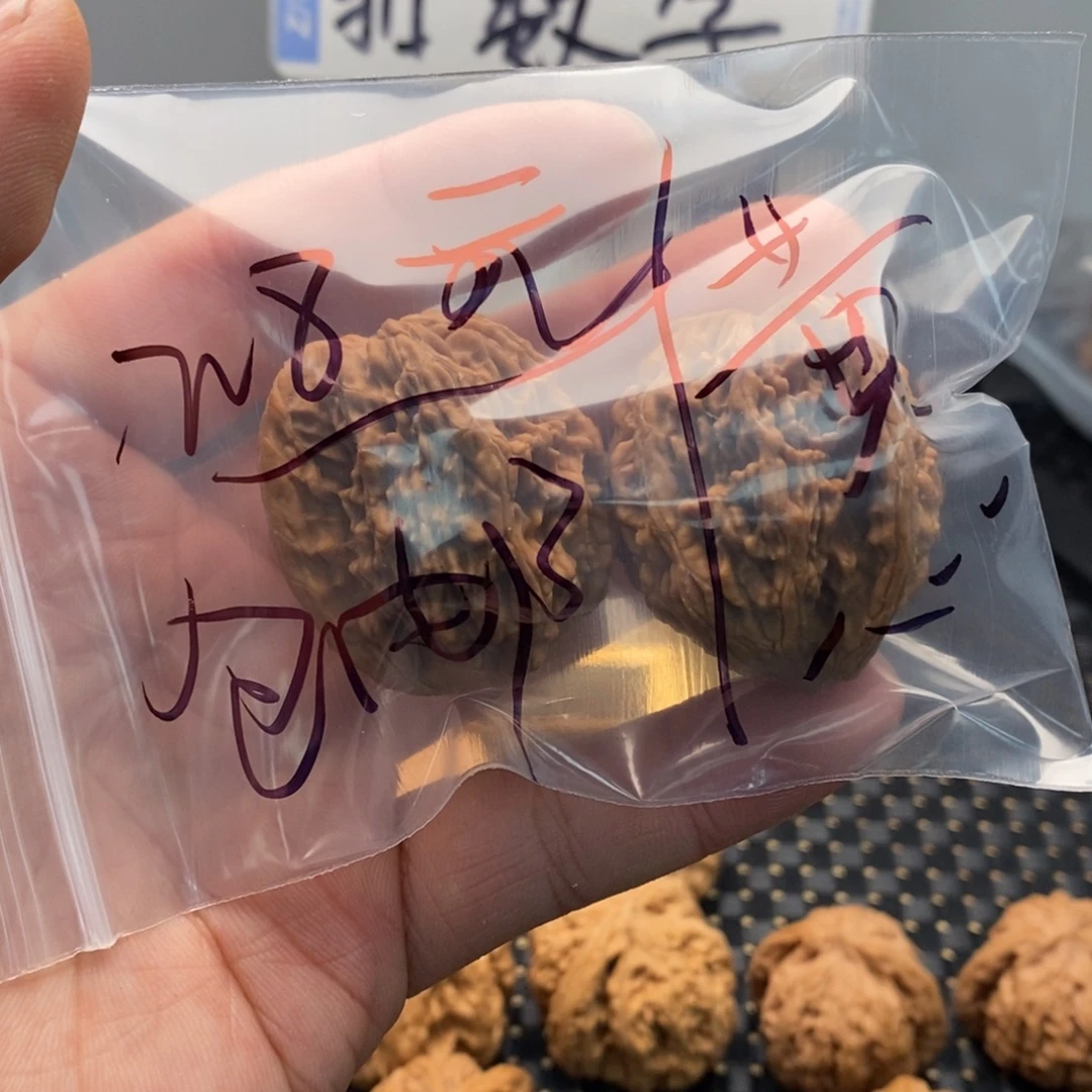桃核吊坠虎头文玩核桃手把件