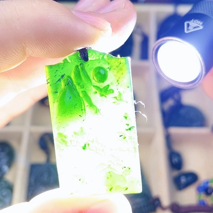 蛇纹石玉未镶嵌挂件