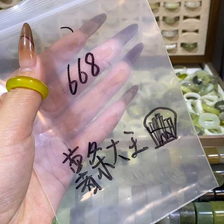 薯****蛇纹石玉未镶嵌戒指