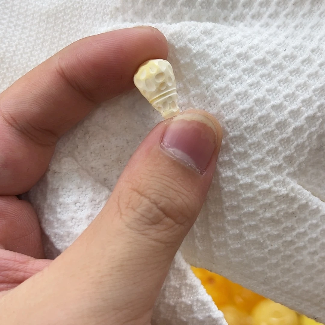 轻***浅蜜蜡未镶嵌珠宝奇石