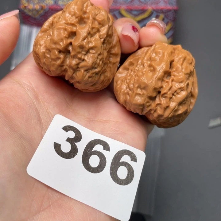 把件文玩核桃高尖三角四开38 43 37