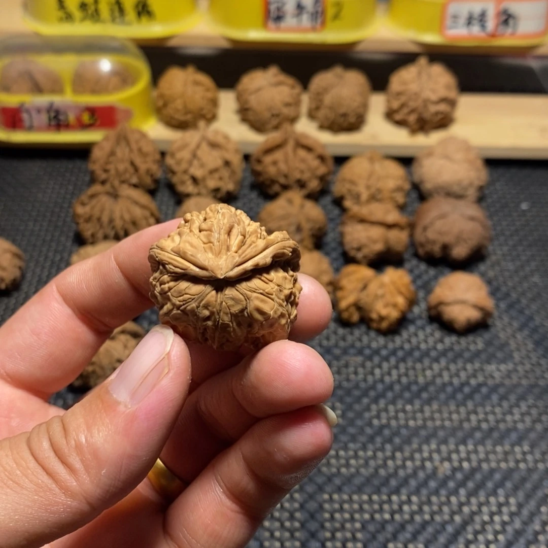 中***n文玩核桃吊坠异形