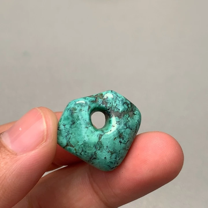 绿松石未镶嵌颈饰