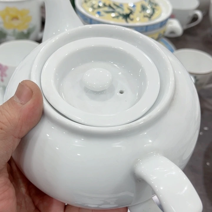 壶釉下五彩的瓷器