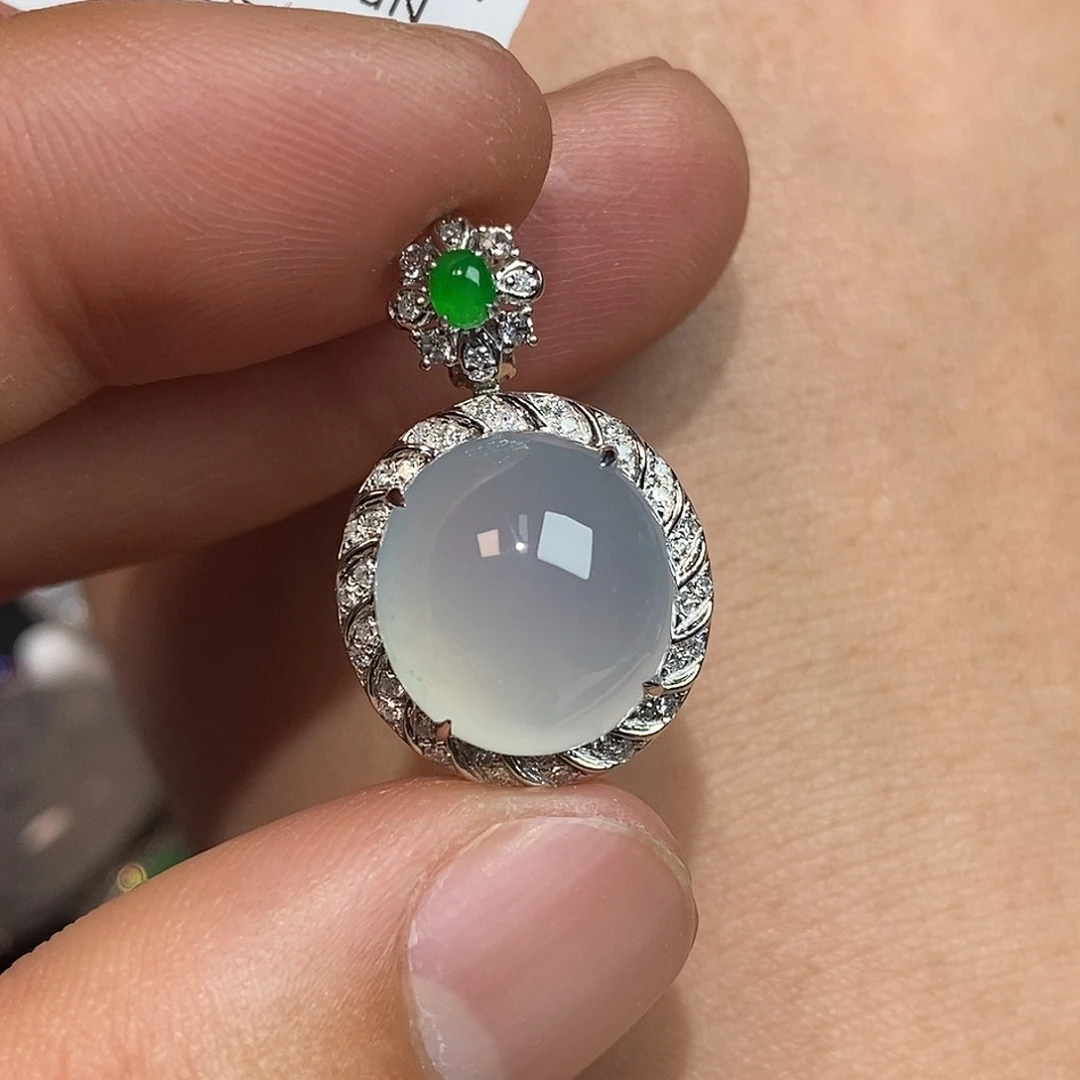 翡翠颈饰18K金镶嵌蛋面