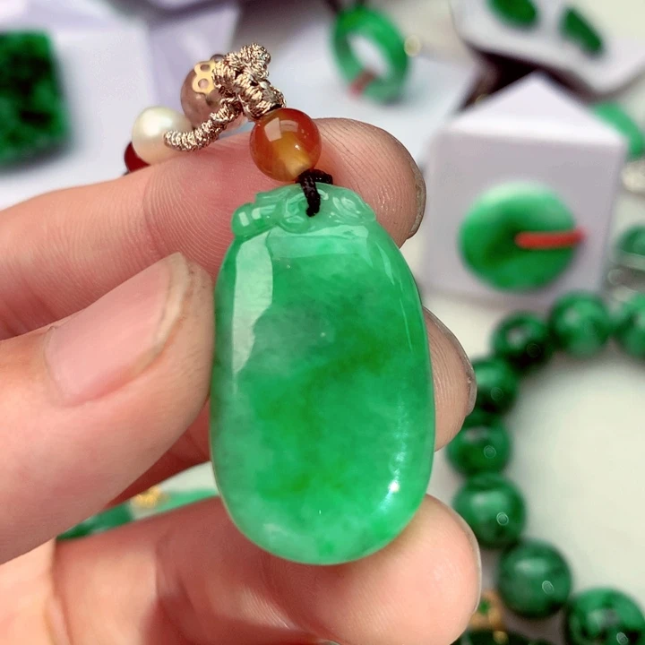 翡翠未镶嵌吊坠(不含链)