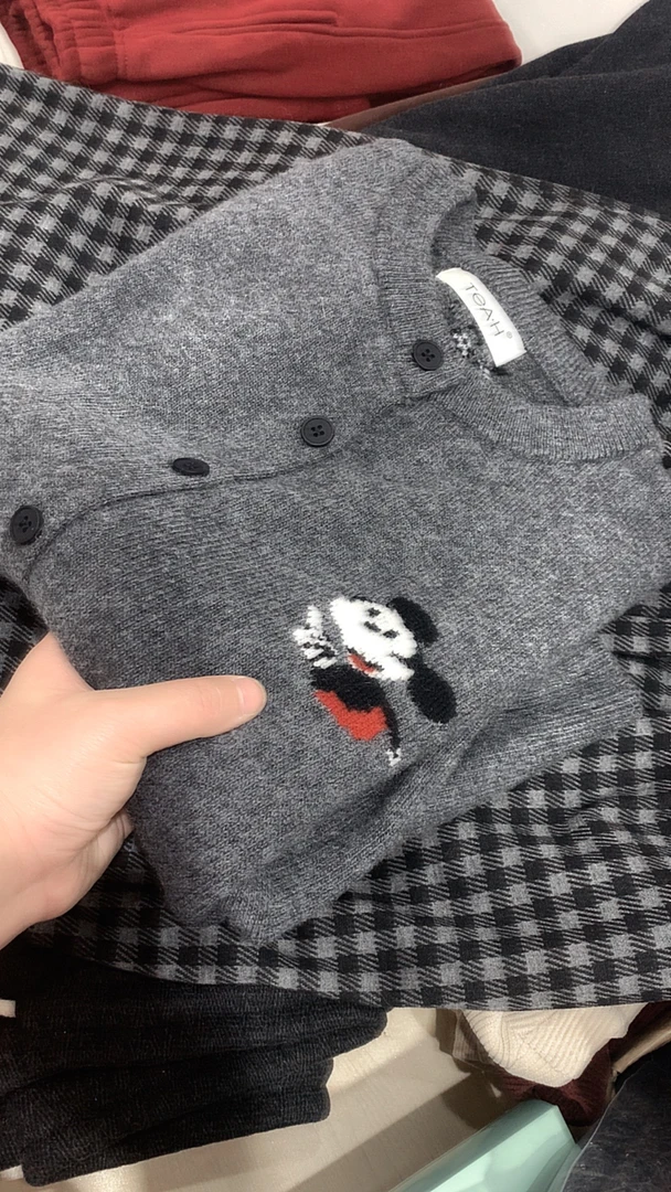 宝衣家 韩系茶灰米奇开衫