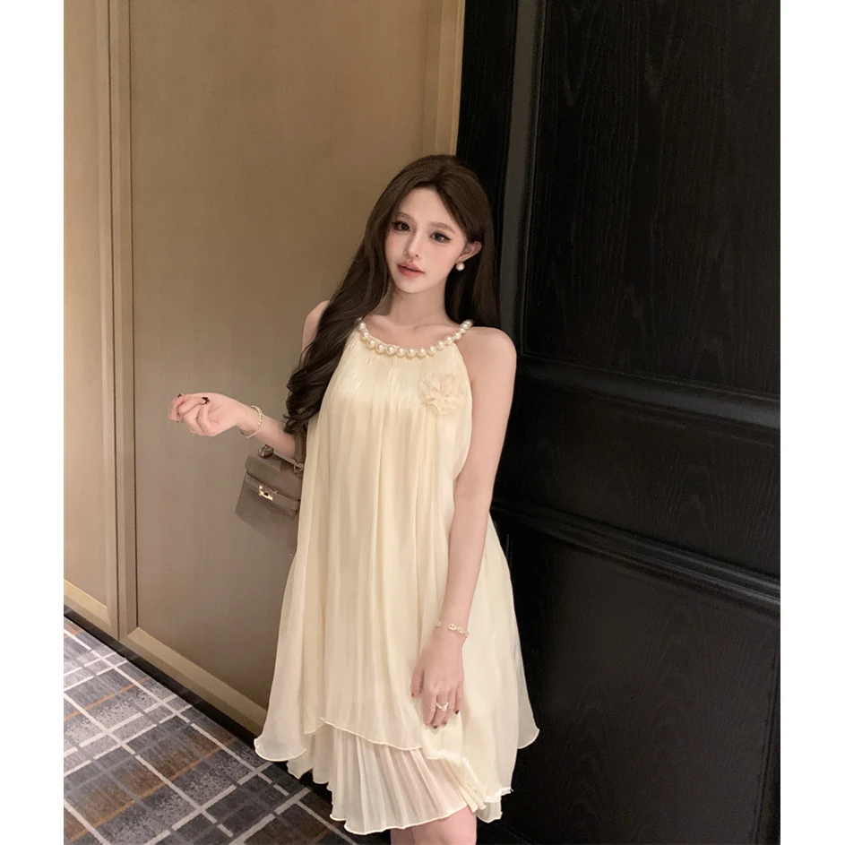 法式温柔风珍珠挂脖连衣裙女高级设计感收腰显瘦时尚百搭包臀裙子