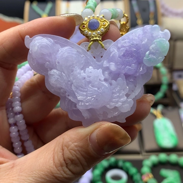 翡翠未镶嵌吊坠(赠链)