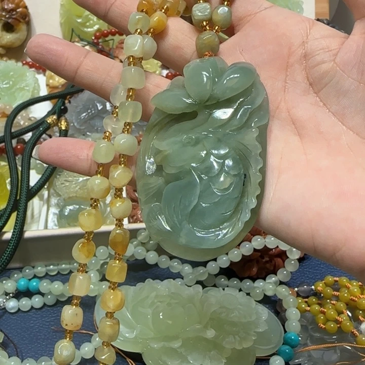 未镶嵌蛇纹石玉吊坠