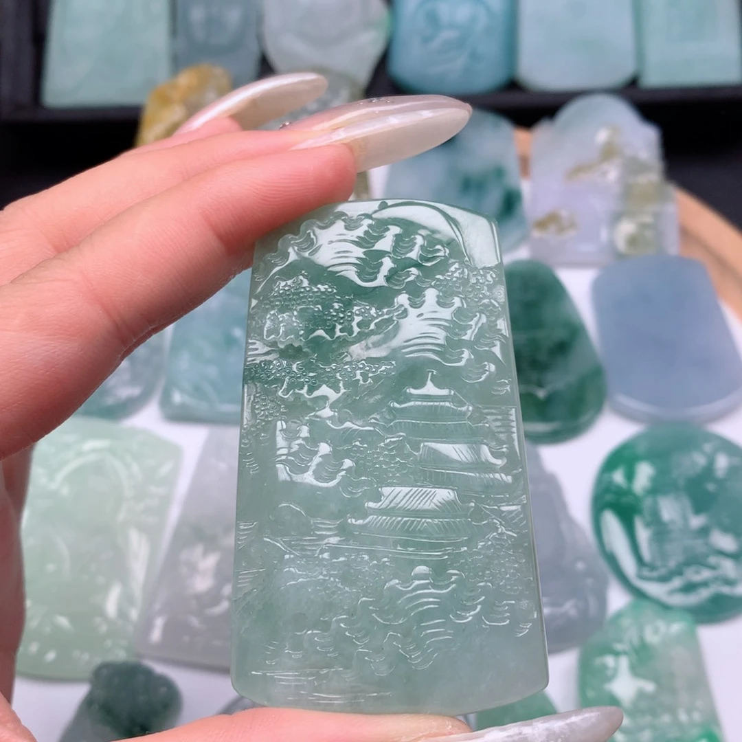 【闪购商品】翡翠颈饰未镶嵌山水