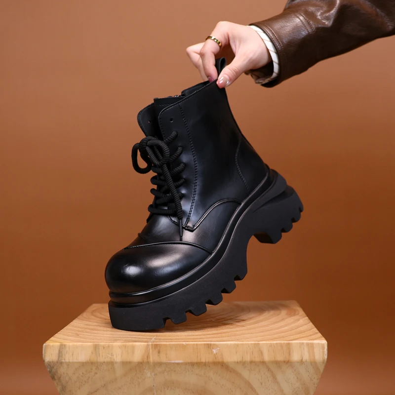 厚底马丁靴女英伦风2025冬季新款小个子增高黑色短靴圆头系带靴子
