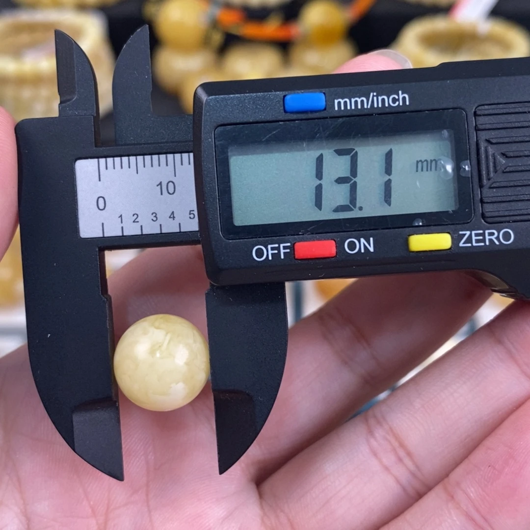 蜜蜡未镶嵌珠宝奇石