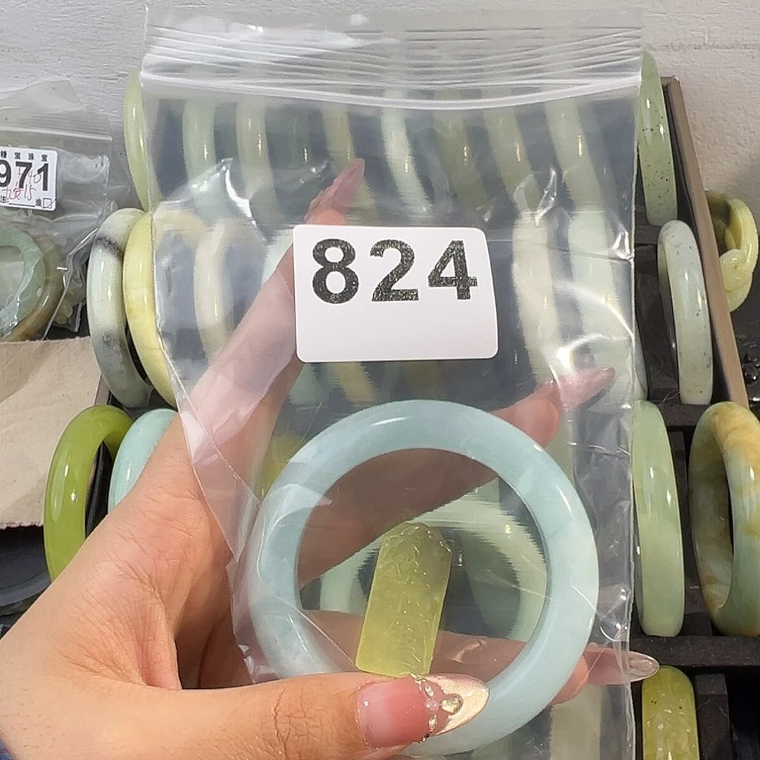 。***蛇纹石玉未镶嵌手镯