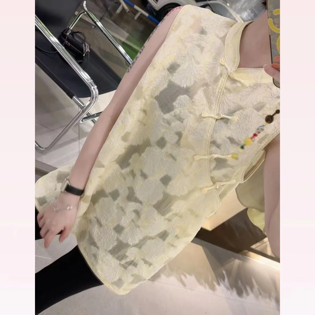 春苗女装     欧国风盘扣黄色上衣    新款气质百搭设计感