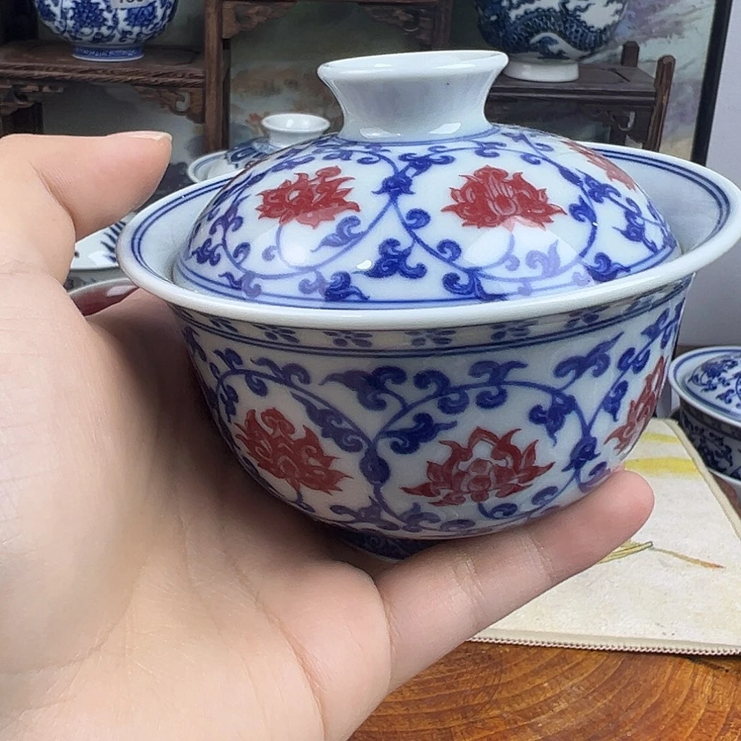其他瓷缠枝莲釉里红盖碗
