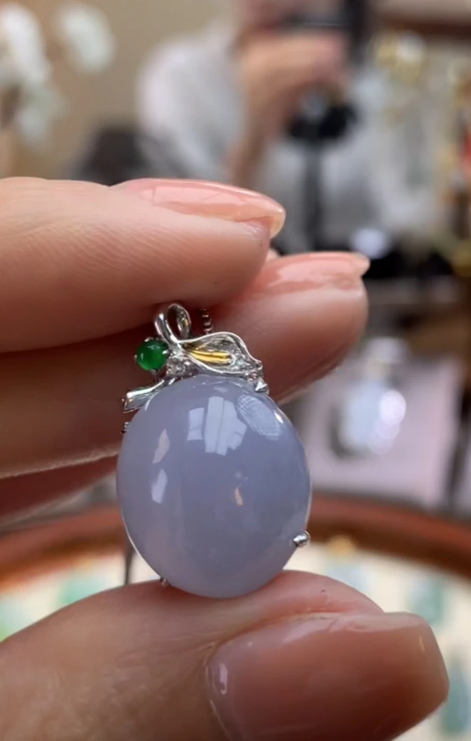 天然A货翡翠吊坠