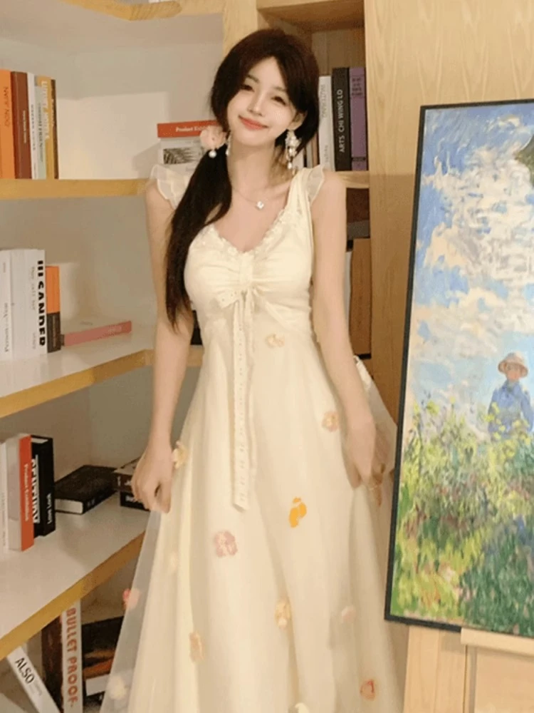 法式度假风杏色连衣裙女2025夏季新款立体花朵设计感收腰中长裙子