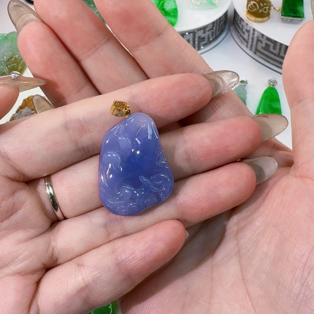 颈饰18K金镶嵌翡翠