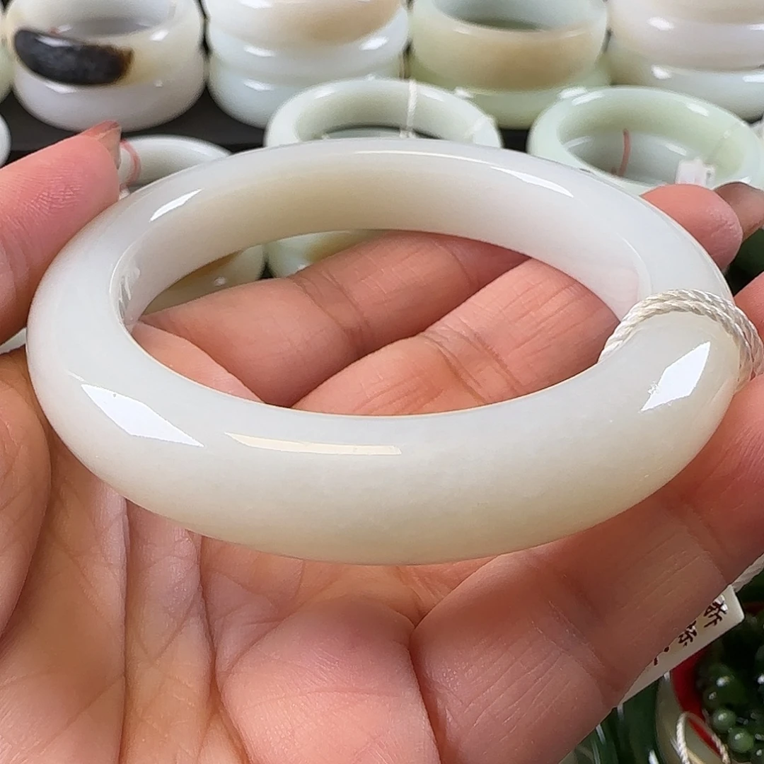 和田玉未镶嵌手镯