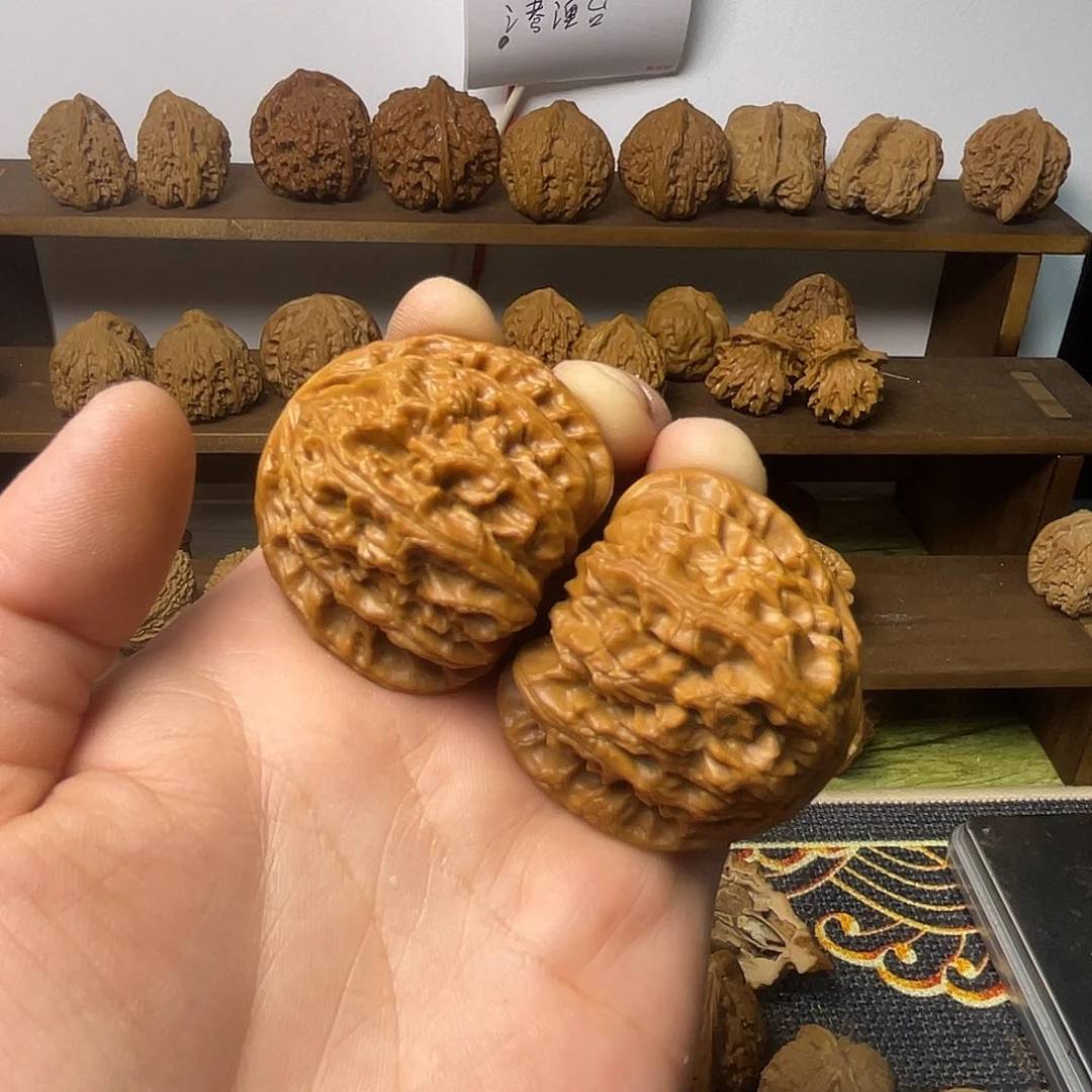 文玩核桃吊坠白狮子41.修尖儿