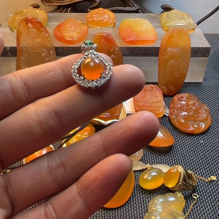 石英质玉颈饰未镶嵌戈****品