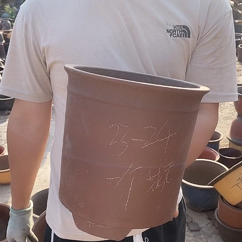 中国宜兴紫砂花盆，