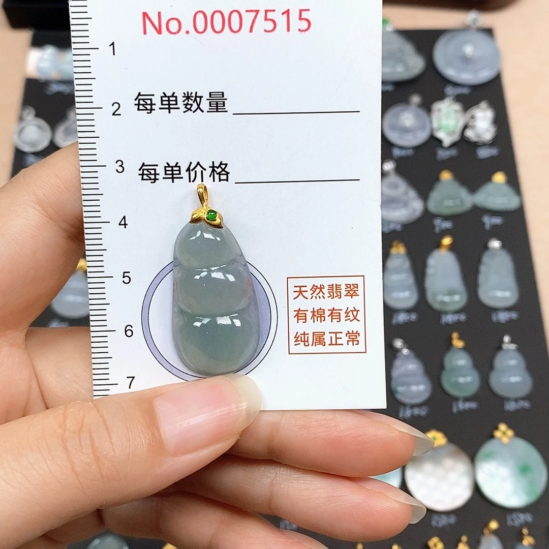 颈饰18K金镶嵌翡翠