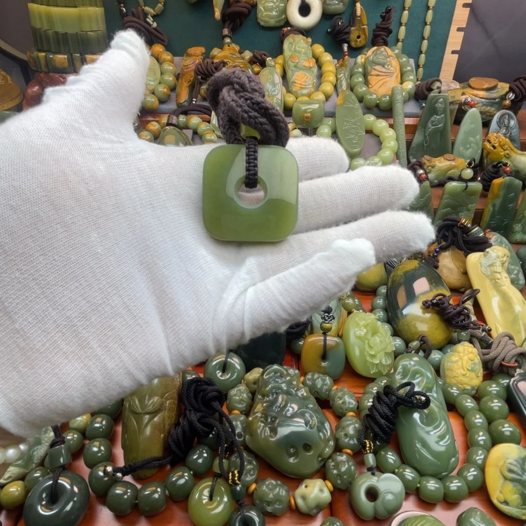 岫岩老玉（透闪石质玉）未镶嵌颈饰