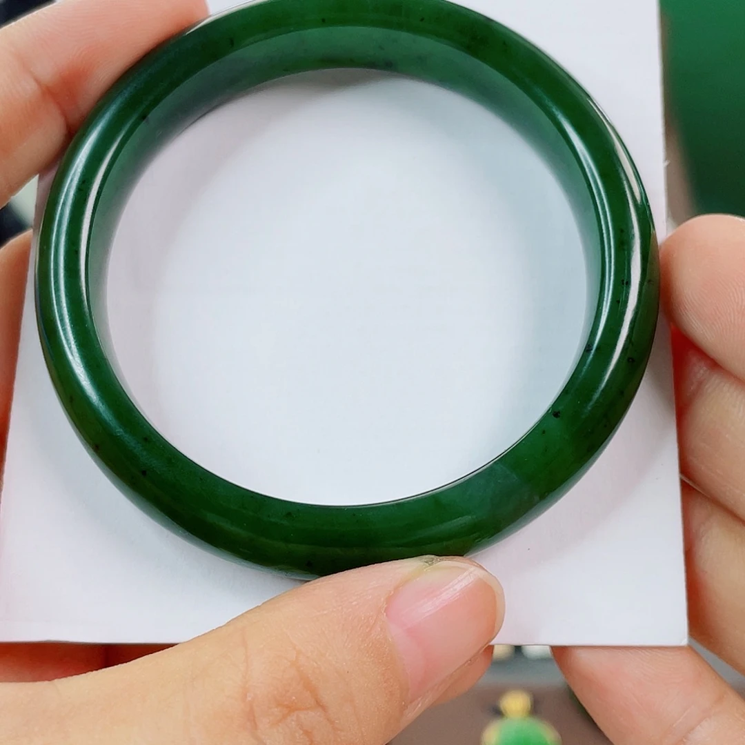 可***有和田玉（碧玉）手镯未镶嵌