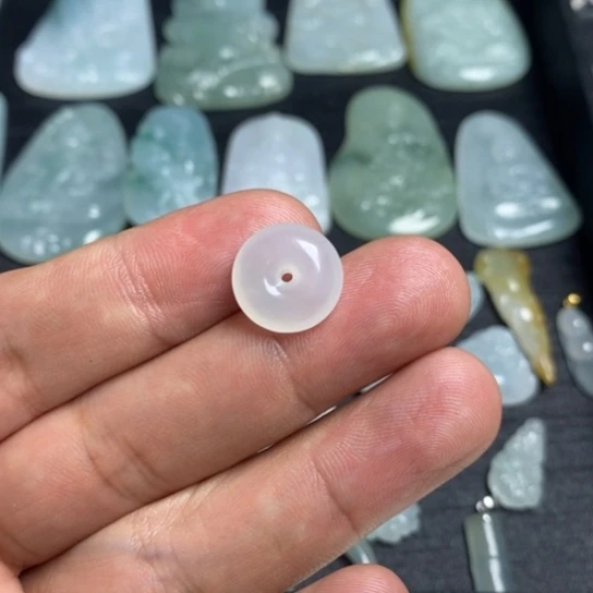 翡翠未镶嵌吊坠(赠链)