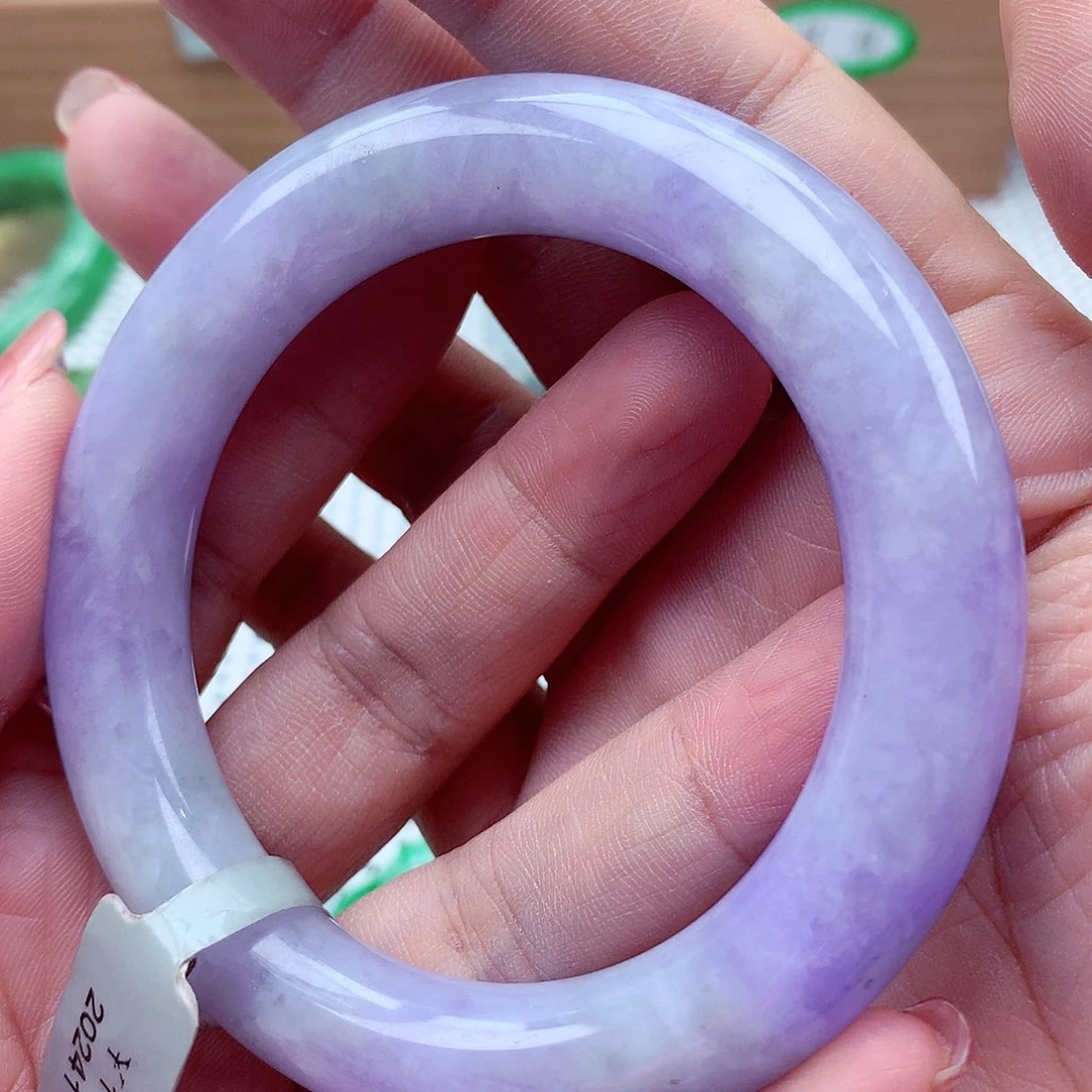 翡翠手镯未镶嵌翡翠