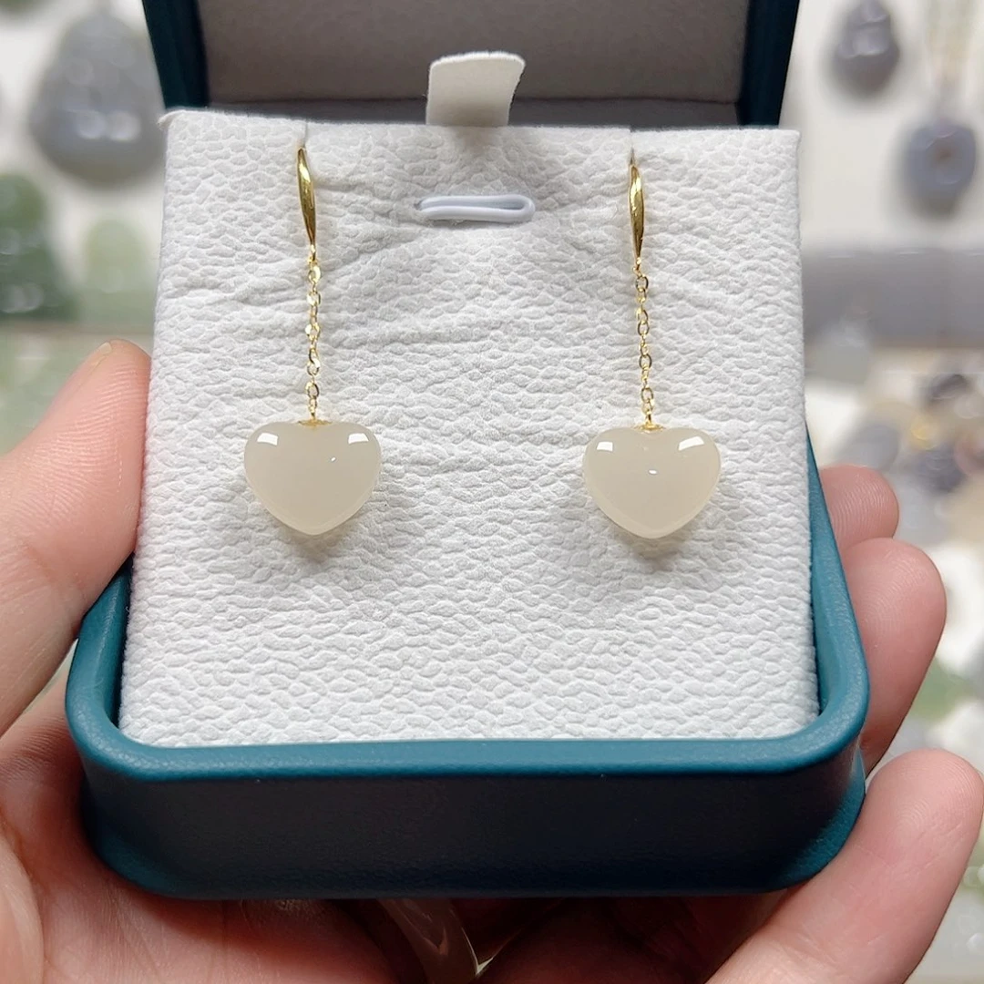 颈饰18K金镶嵌和田玉