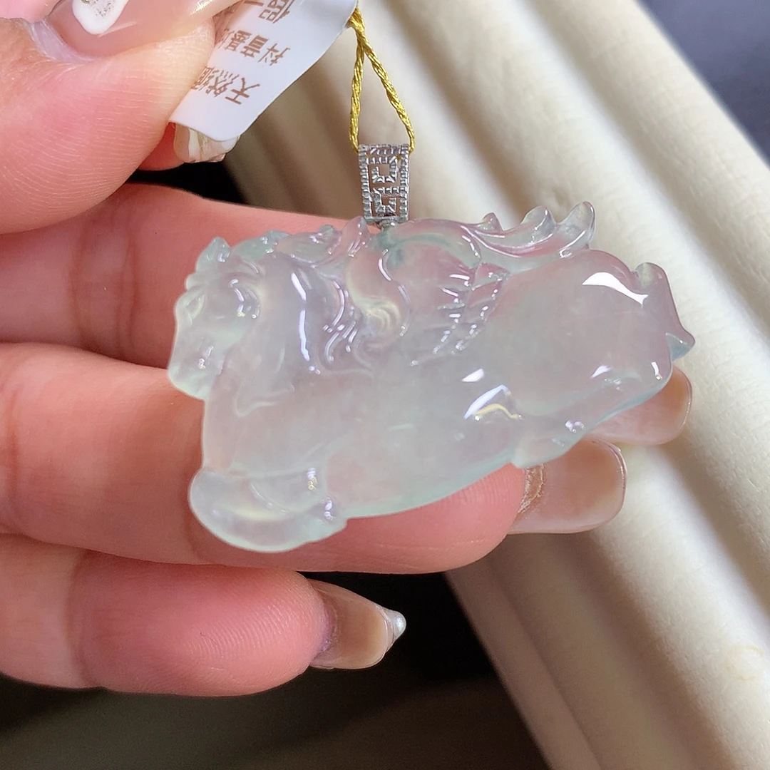 翡翠18K金镶嵌颈饰一刀切骏马