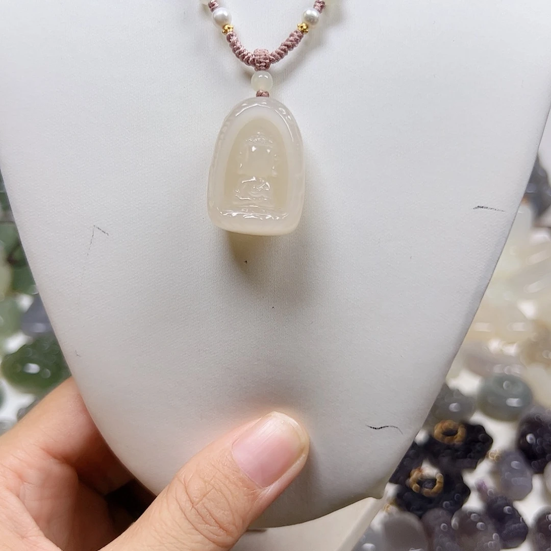 和田玉未镶嵌颈饰看*