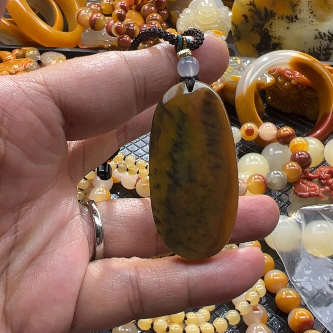 石英质玉未镶嵌颈饰