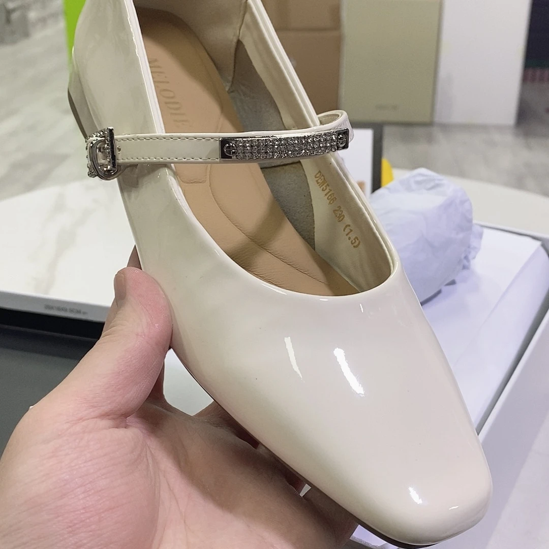 品牌女鞋孤品，以直播间为准，尺码36