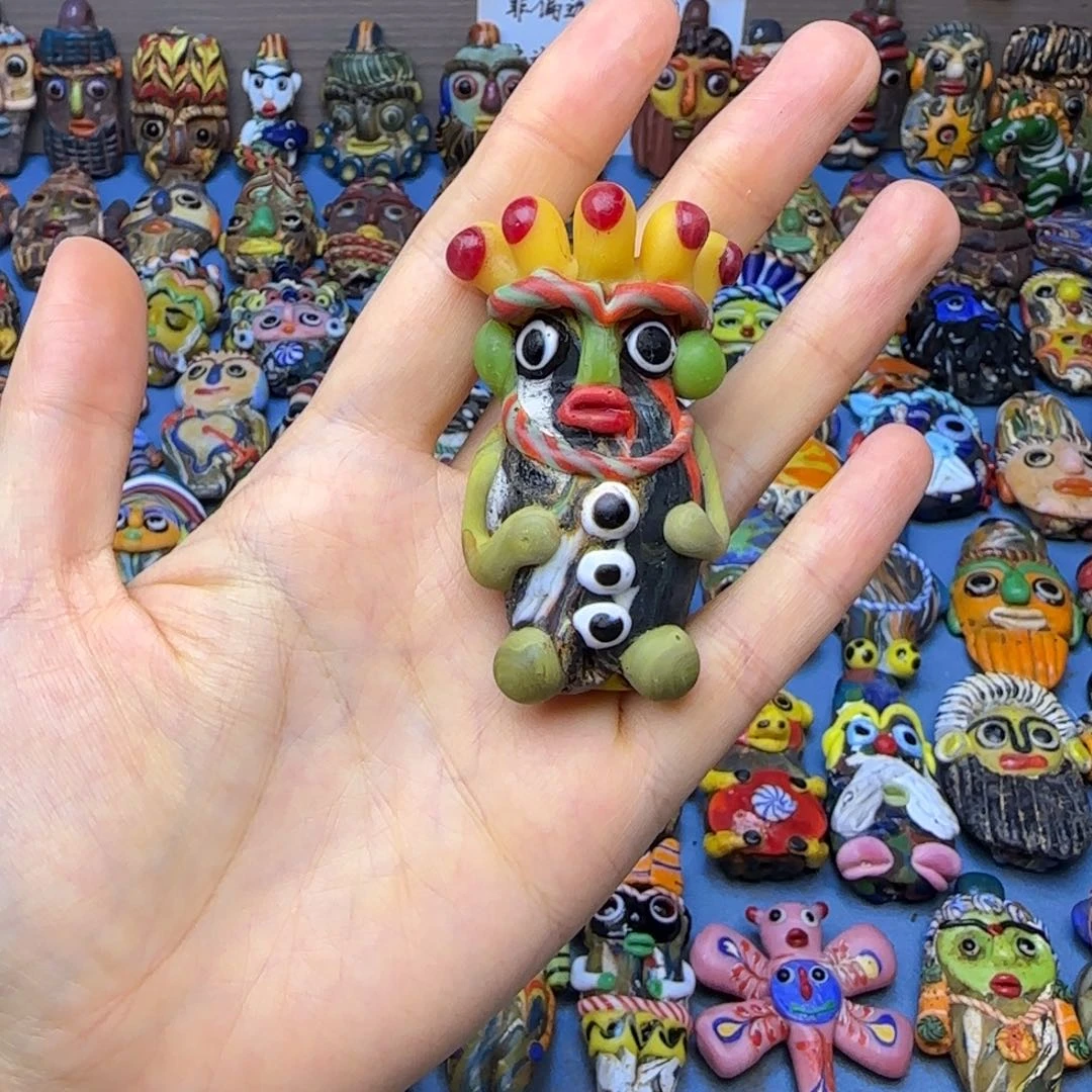 琉璃非金属玻璃颈饰酋长一个