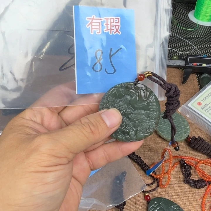 颈饰未镶嵌和田玉