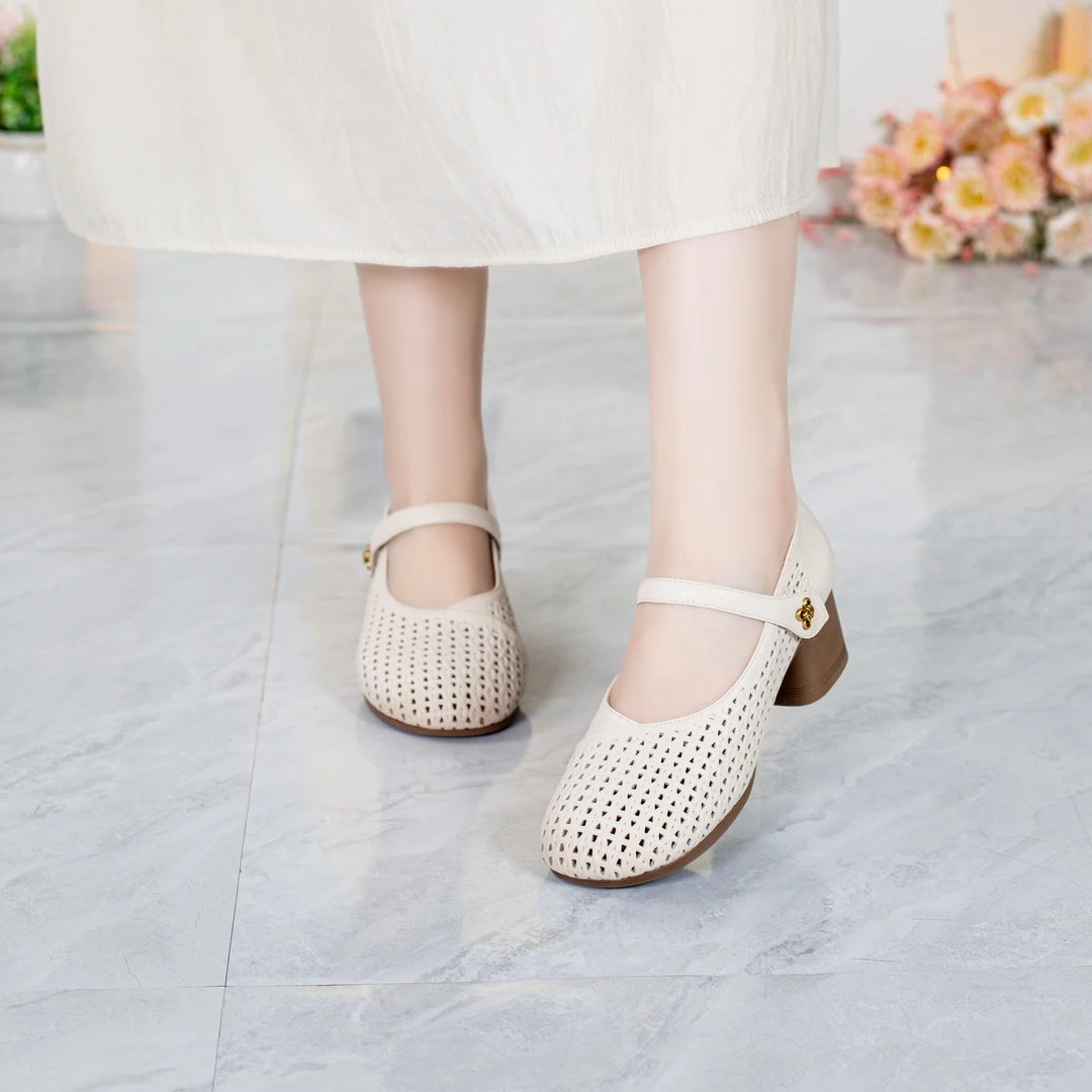 6908春夏新款透气真皮洞洞鞋舒适软底高跟凉鞋新中式镂空妈妈鞋