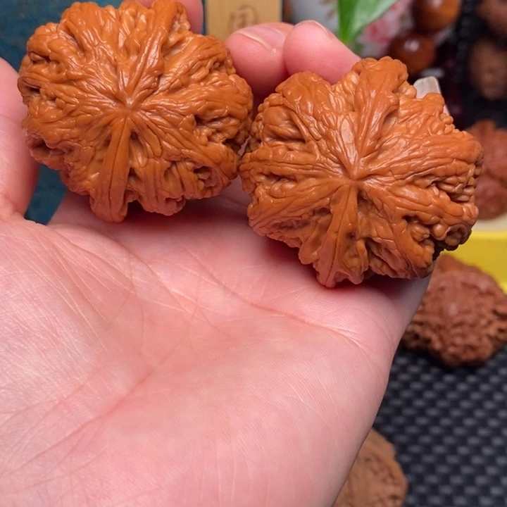 胡***光文玩核桃吊坠粗筋