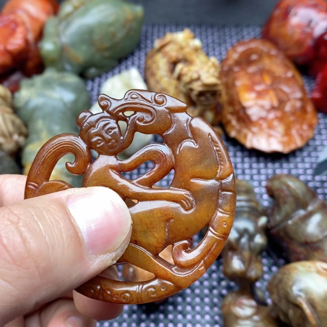 蛇纹石玉未镶嵌颈饰