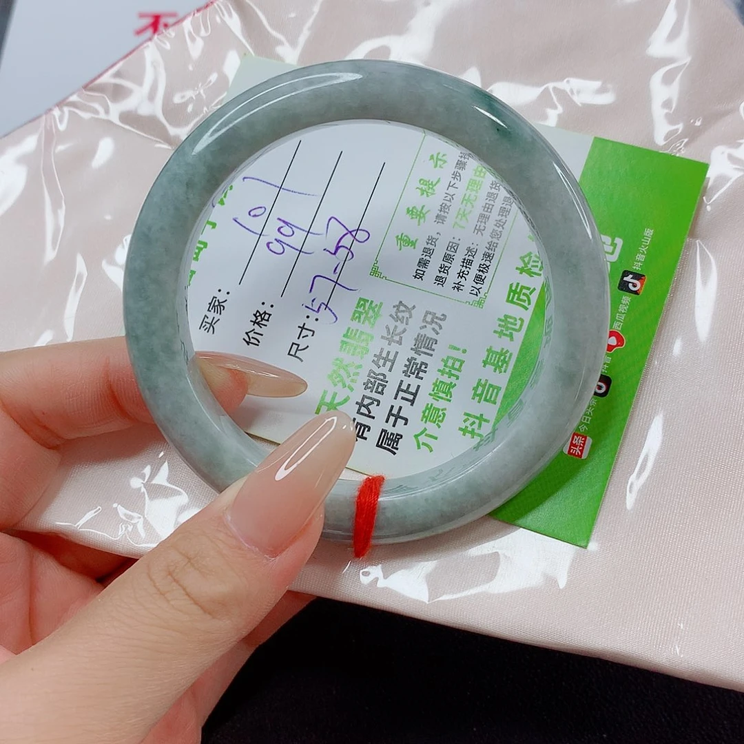 翡翠手镯未镶嵌翡翠