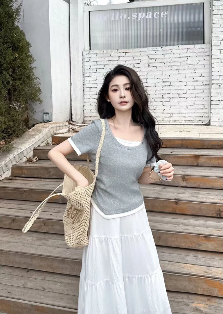 女式新款两件套上市