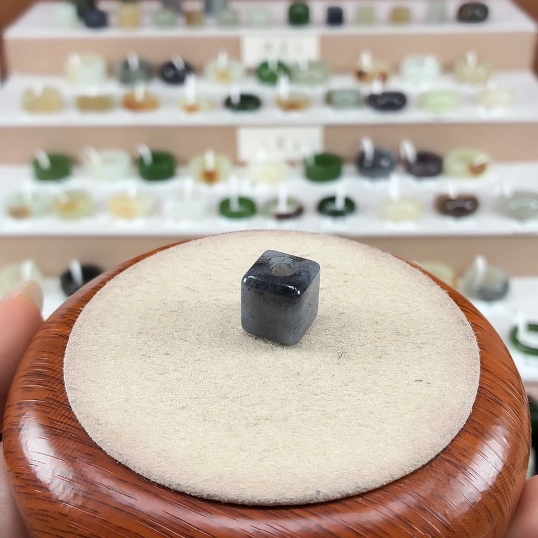 k***s和田玉未镶嵌戒指