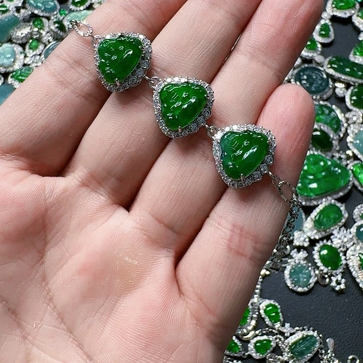 翡翠颈饰未镶嵌天然A货翡翠放漏