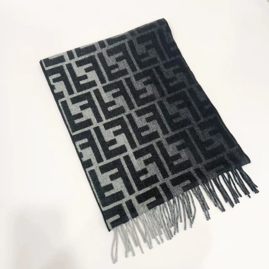 未使用 FENDI/芬迪 蔚蓝/渐变色双F羊毛围巾/QZ25121501A023