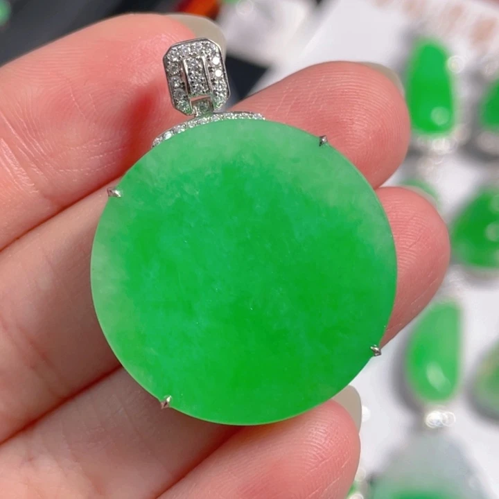 A***n翡翠18K金镶嵌吊坠(不含链)