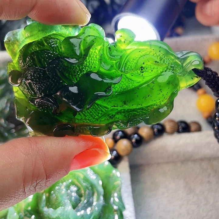 蛇纹石玉未镶嵌挂件